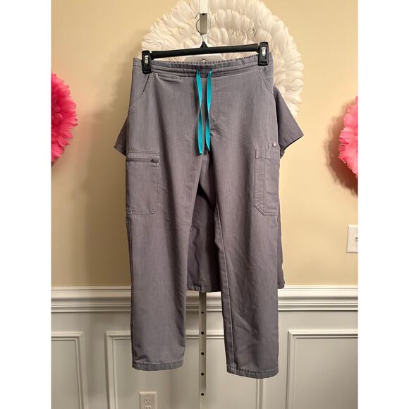 FIGS TECHNICAL GREY SCRUB TOP SIZE XS AND PANTS SIZE S - Picture 4 of 6